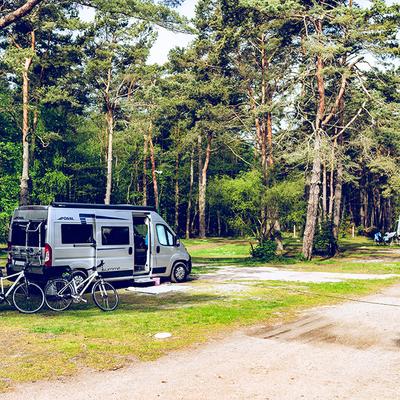 Einmalig: Mit dem Wohnwagen direkt auf dem Strand stehen.
