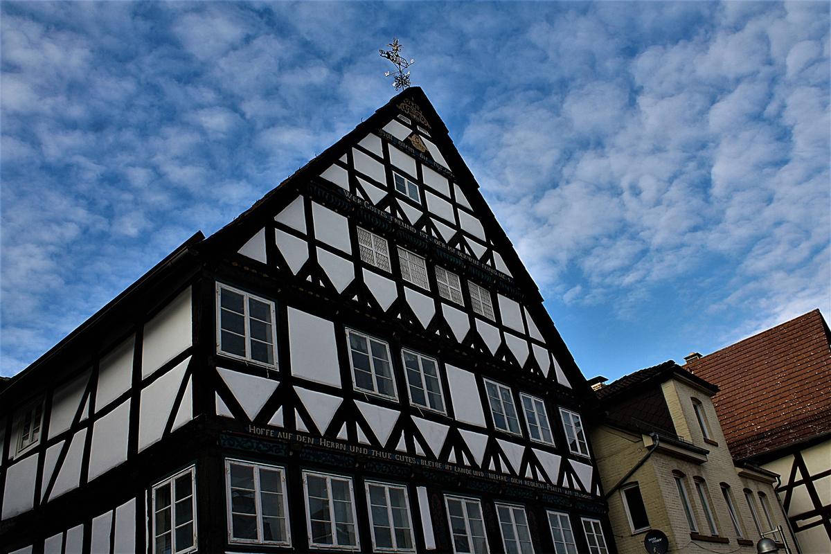 Fachwerkhaus Einbeck blauer Himmel