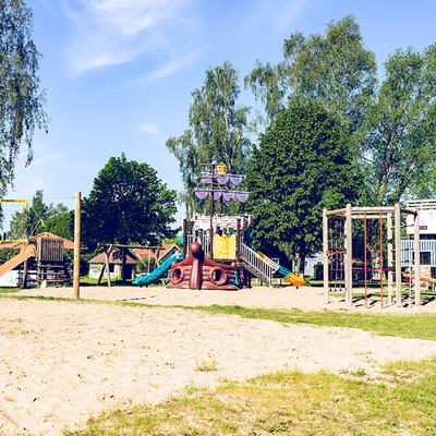 Spielplatz Beachvolleyball Klettergerüst