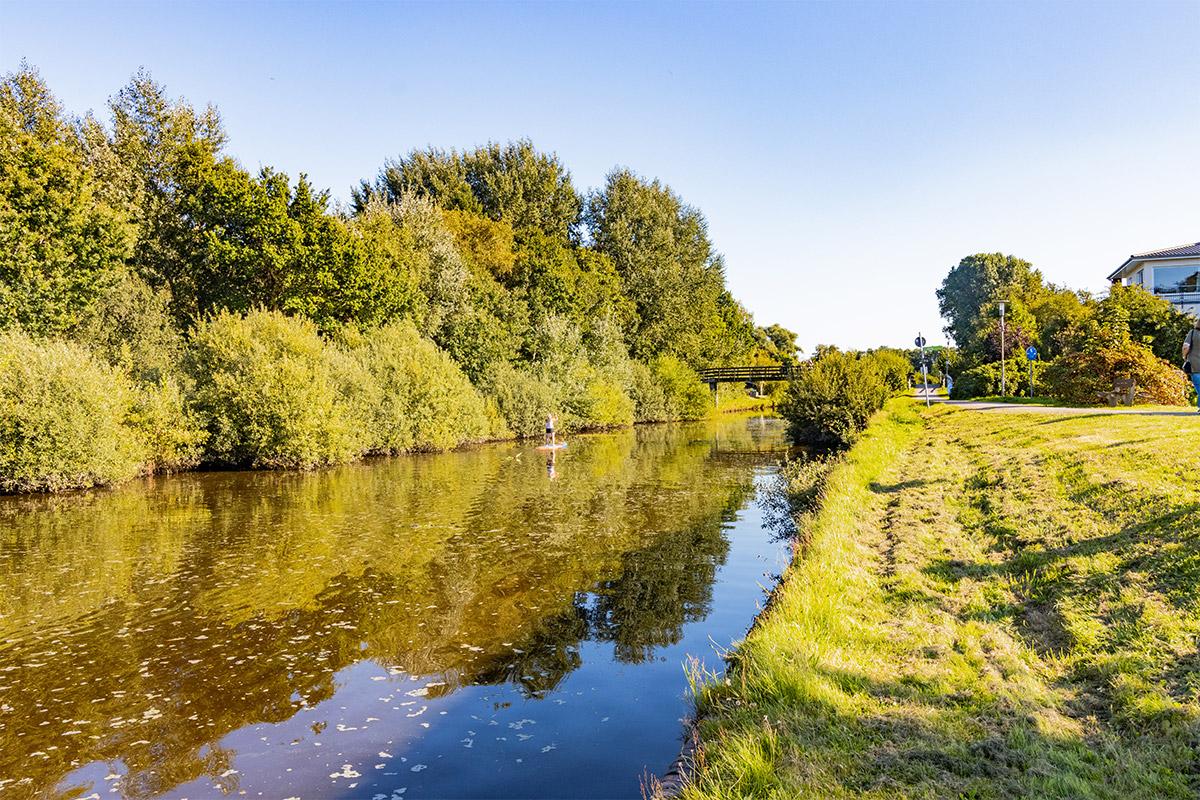 Stand up Paddling auf dem Kanal direkt an der Anlage