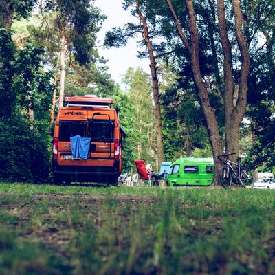 Wald Wohnmobil Rückansicht
