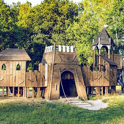 Abenteuerspielplatz auf der Ferienanlage