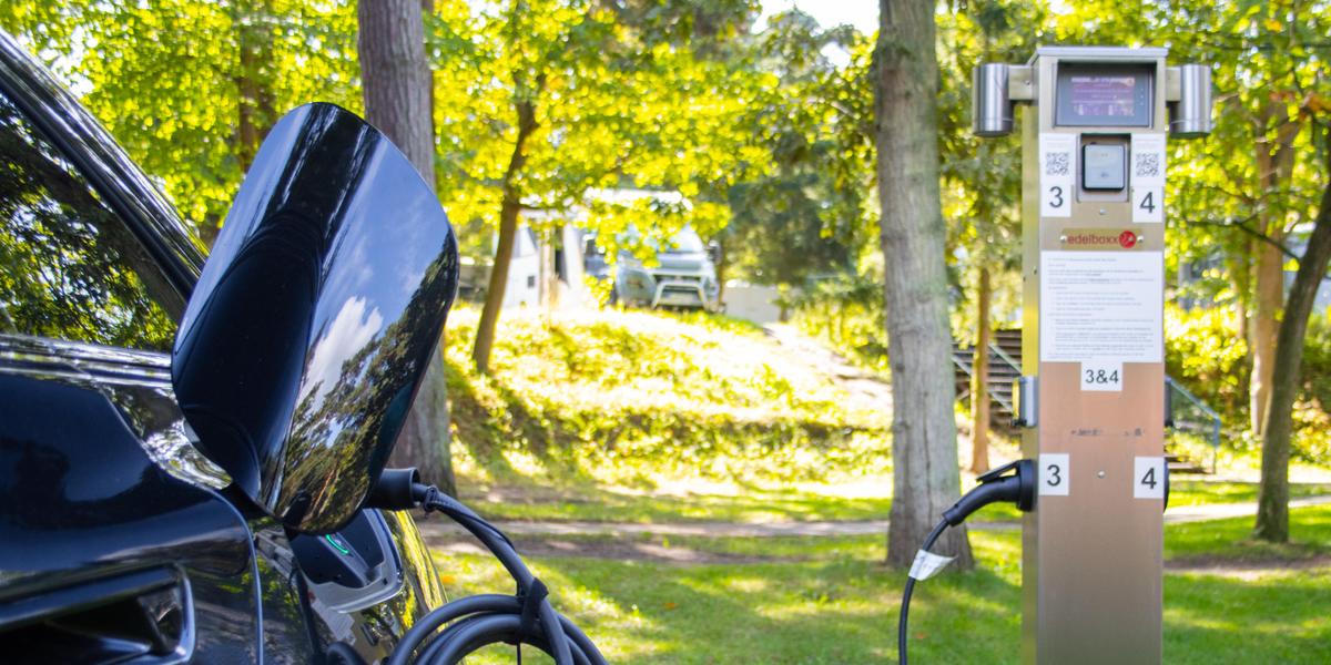 E-Ladestation auf dem Campingplatz