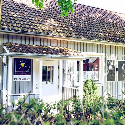 Das Landhaus Skandinavisches Gebäude weiße Vertäfelung