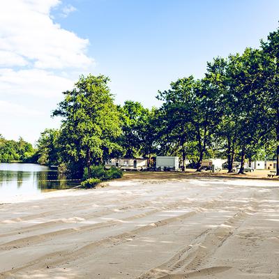 Direkt am Badesee